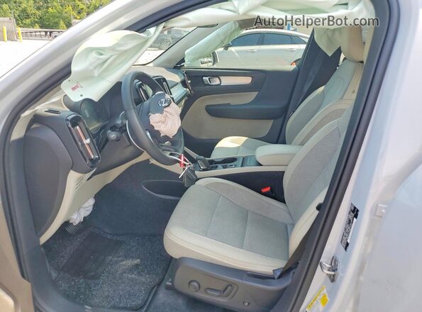 YV4AC2HK6L2286939 2020 VOLVO XC40 White Front interior view