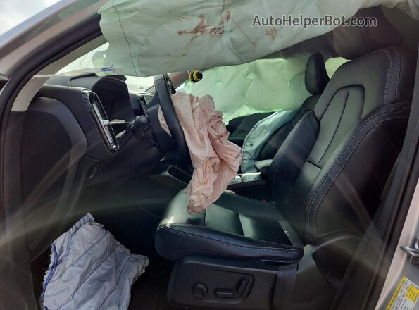 YV4AC2HK7K2061184 2019 VOLVO XC40 Silver Widok wnętrza z przodu