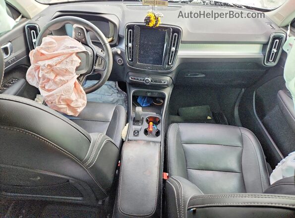 YV4AC2HK7K2061184 2019 VOLVO XC40 Silver Widok deski rozdzielczej