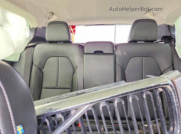 YV4AC2HK7K2061184 2019 VOLVO XC40 Silver Widok tylnych siedzeń