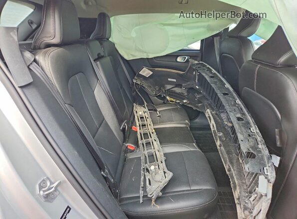 YV4AC2HK7K2061184 2019 VOLVO XC40 Silver Widok wnętrza z tyłu