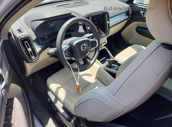 YV4AC2HK8M2486853 2021 VOLVO XC40 Gray Առջևի վահանակի տեսք