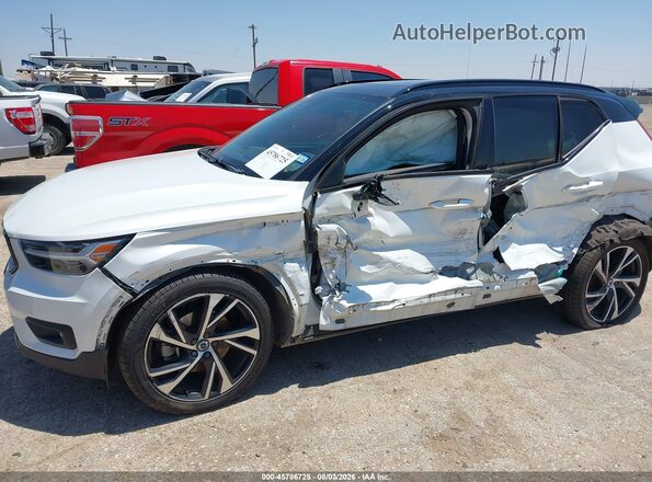 YV4AC2HM9N2700221 2022 VOLVO XC40 White Widok z przodu