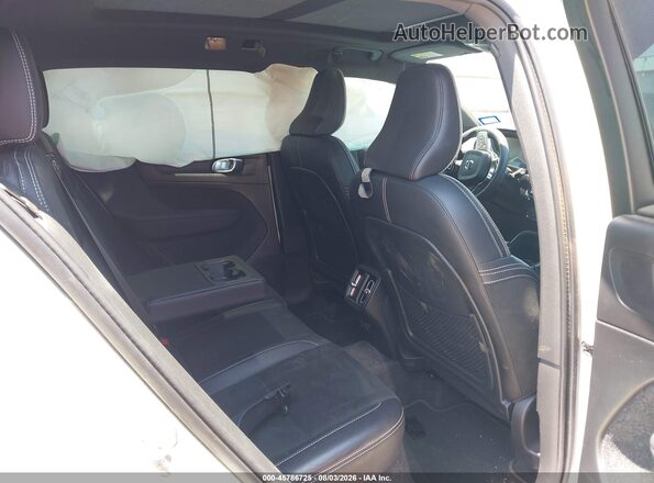 YV4AC2HM9N2700221 2022 VOLVO XC40 White Widok naklejki z numerem VIN