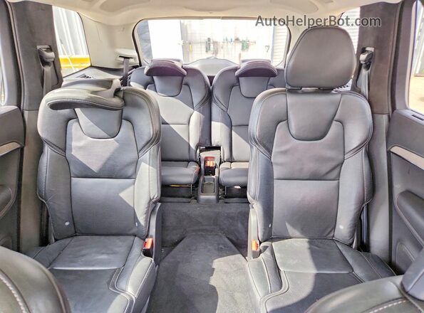 YV4BR00L0M1687891 2021 VOLVO XC90 White უკანა სავარძლების ხედი