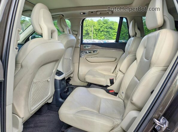 YV4BR00L2N1794104 2022 VOLVO XC90 Gray Widok wnętrza z tyłu