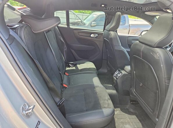 YV4ED3GL9P2040357 2023 VOLVO C40 Silver უკანა სალონის ხედი