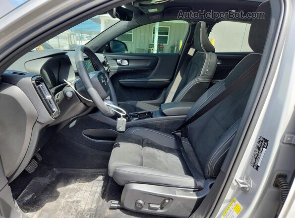 YV4ED3GL9P2040357 2023 VOLVO C40 Silver წინა სალონის ხედი