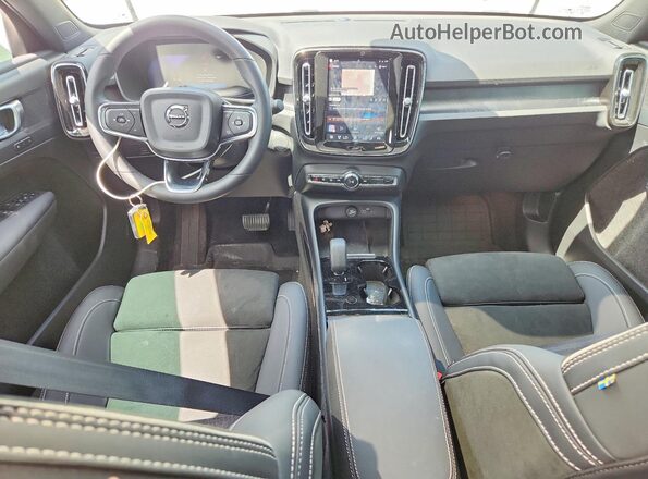 YV4ED3GL9P2040357 2023 VOLVO C40 Silver წინა პანელის ხედი