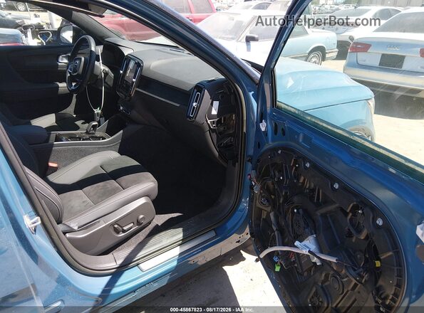YV4ED3UM3P2075778 2023 VOLVO XC40 RECHARGE PURE ELECTRIC Light Blue Սալոնի դիմացի տեսք