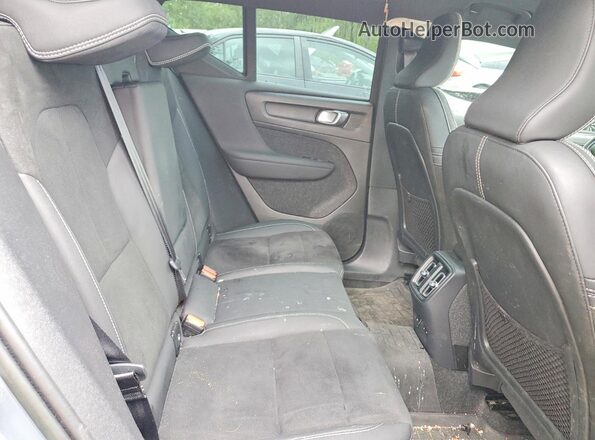 YV4ED3UM3P2990680 2023 VOLVO XC40 Blue Rear interior view