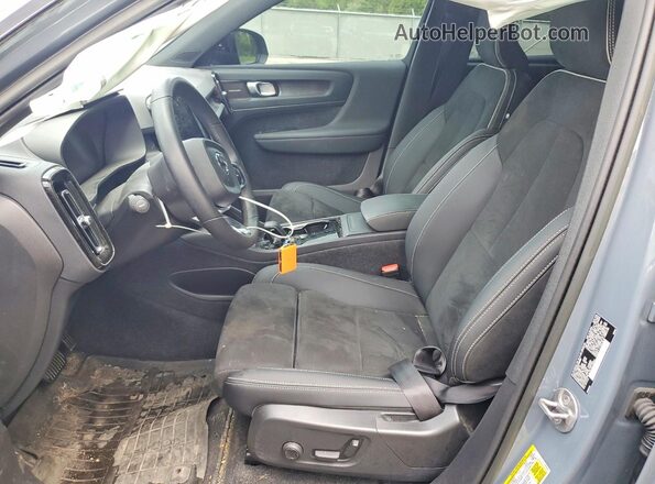 YV4ED3UM3P2990680 2023 VOLVO XC40 Blue Front interior view