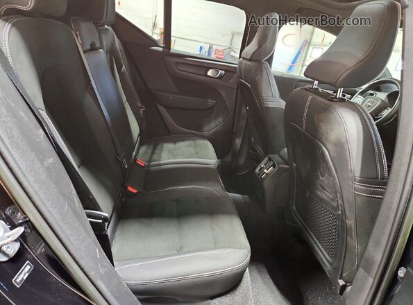 YV4ED3UM7P2096830 2023 VOLVO XC40 Black უკანა სალონის ხედი