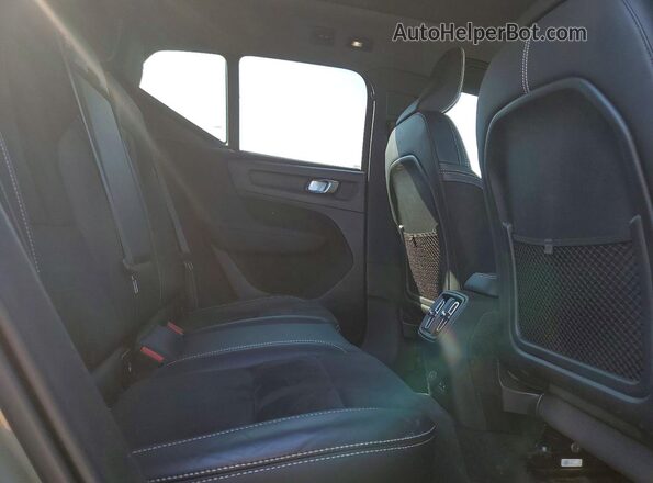 YV4ED3UR0M2544834 2021 VOLVO XC40 Green Widok wnętrza z tyłu