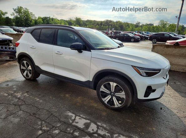 YV4ED3UW8P2072621 2023 VOLVO XC40 White Przód prawy