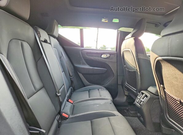 YV4ED3UW8P2072621 2023 VOLVO XC40 White Widok wnętrza z tyłu