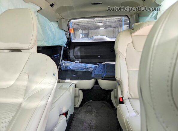 YV4H600L8N1856320 2022 VOLVO XC90 Gray Widok tylnych siedzeń