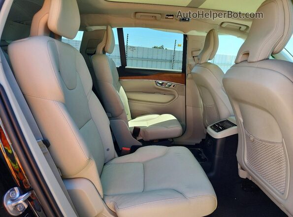 YV4H600Z0N1841024 2022 VOLVO XC90 Black Vista interior trasera