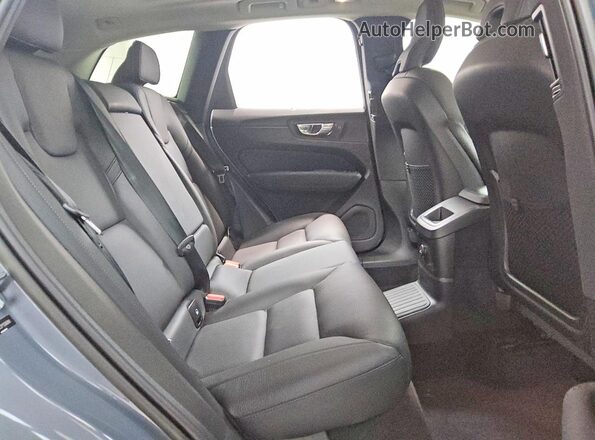 YV4H60DE2P1330098 2023 VOLVO XC60 Gray Vista interior trasera