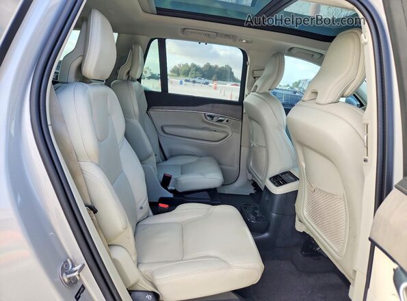 YV4H60LF0R1212015 2024 VOLVO XC90 Silver Vista interior trasera