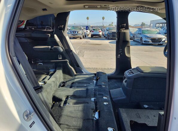 YV4H60PB6S1353457 2025 VOLVO XC90 White Vista interior trasera