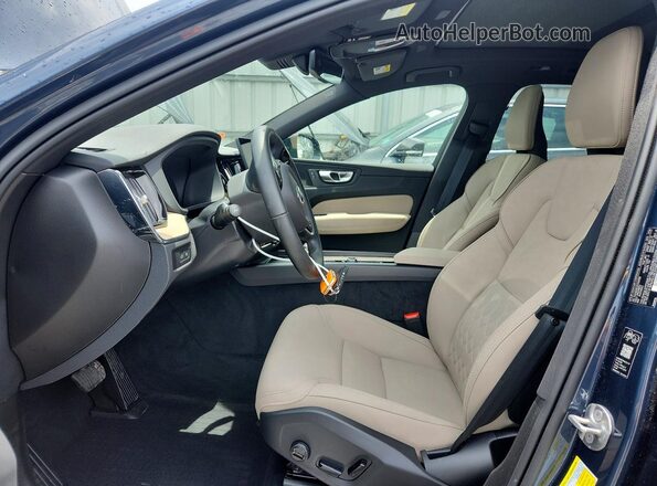 YV4H60RC0T1454162 2026 VOLVO XC60 Синий Вид салона спереди