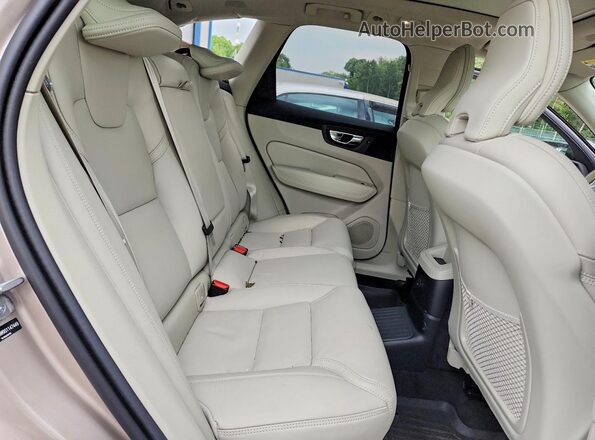YV4H60RM9S1147449 2025 VOLVO XC60 Gold Вид задньої частини салону