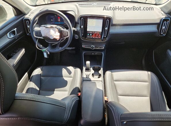 YV4K92UJ4T2745983 2026 VOLVO XC40 Gray Vista del salpicadero