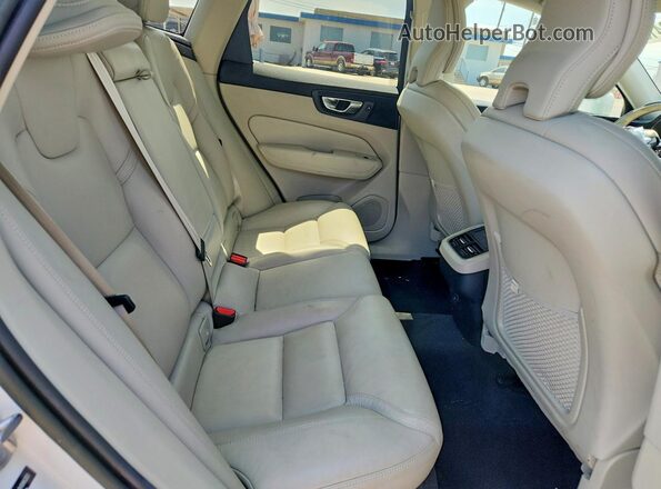 YV4L12DL1N1086203 2022 VOLVO XC60 White უკანა სალონის ხედი