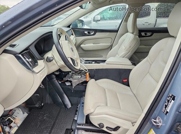 YV4L12DL9N1966372 2022 VOLVO XC60 Blue Вид салону спереду