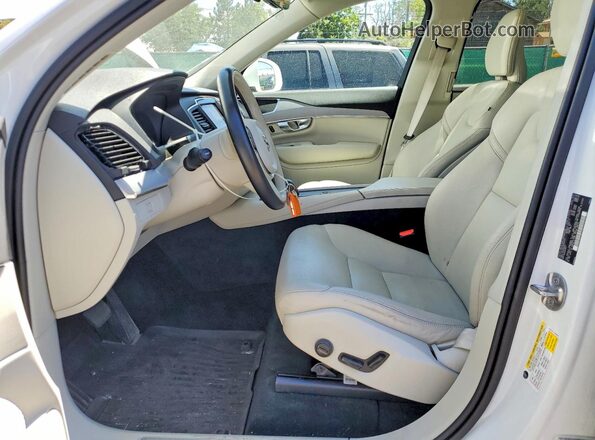 YV4L12PV1P1942101 2023 VOLVO XC90 White Вид салону спереду