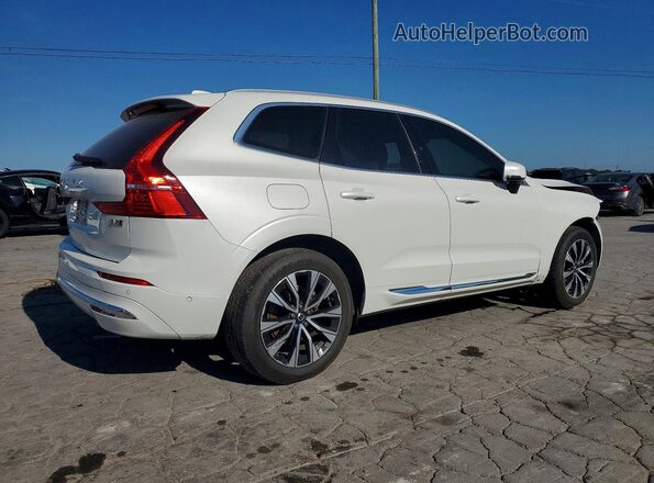 YV4L12RE8P1257476 2023 VOLVO XC60 White Front right