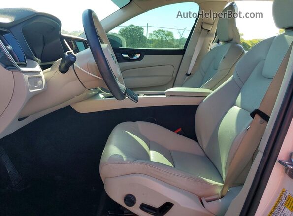 YV4L12RE8P1257476 2023 VOLVO XC60 White Dashboard view