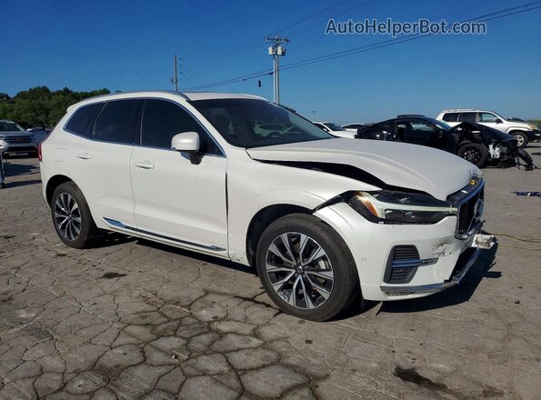 YV4L12RE8P1257476 2023 VOLVO XC60 White Front view