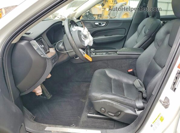 YV4L12RK3N1951902 2022 VOLVO XC60 Белый Вид салона спереди