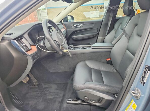 YV4L12RL2R1898494 2024 VOLVO XC60 Gray Front interior view