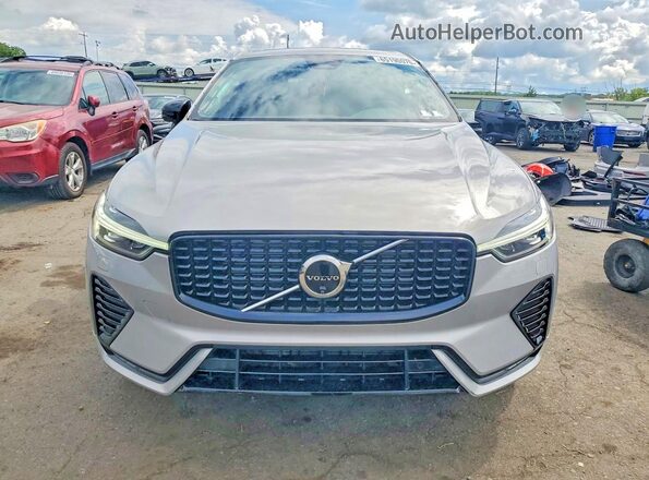 YV4L12RL7R1724274 2024 VOLVO XC60 Серебряный Вид спереди