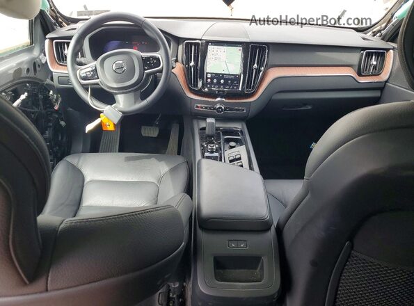 YV4L12RL7R1724274 2024 VOLVO XC60 Серебряный Вид панели приборов