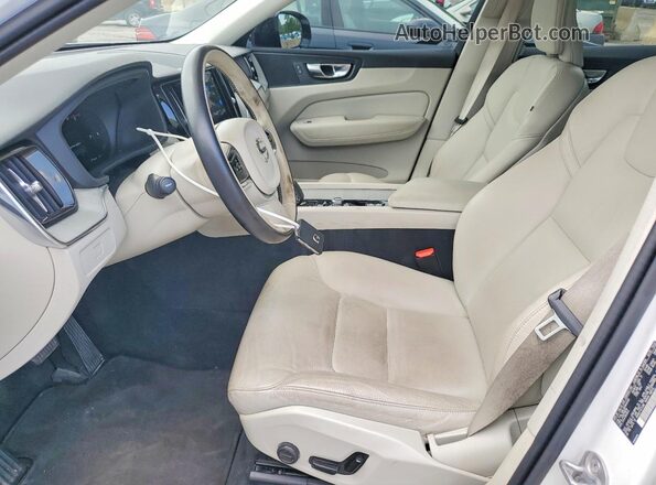 YV4L12RL8R1846495 2024 VOLVO XC60 Белый Вид салона спереди