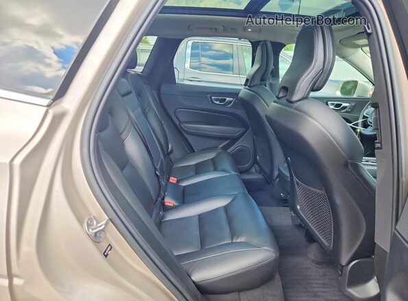YV4L12RV7P1203781 2023 VOLVO XC60 Beige უკანა სალონის ხედი