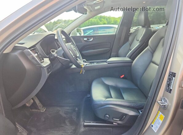 YV4L12RV7P1203781 2023 VOLVO XC60 Beige წინა სალონის ხედი