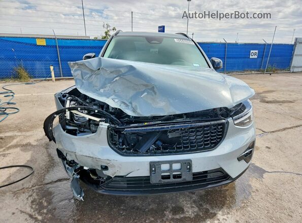 YV4L12UC1T2740625 2026 VOLVO XC40 Серый Вид спереди