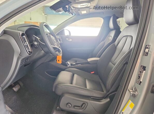 YV4L12UC1T2740625 2026 VOLVO XC40 Серый Вид салона спереди
