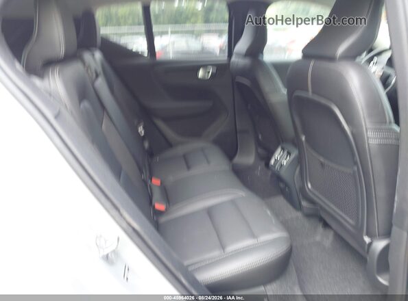 YV4L12UC3T2795755 2026 VOLVO XC40 Серый Вид наклейки с VIN-кодом