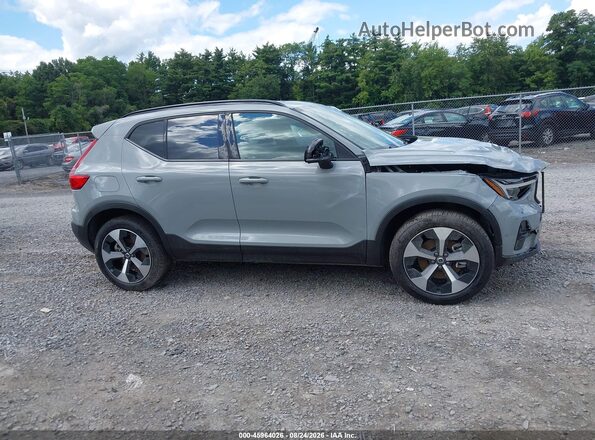 YV4L12UC3T2795755 2026 VOLVO XC40 Серый Вид задней части салона