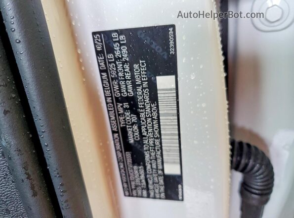 YV4L12UC6T2735551 2026 VOLVO XC40 White Սալոնի 360 աստիճան տեսք