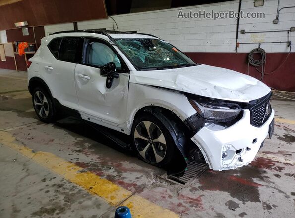 YV4L12UC6T2735551 2026 VOLVO XC40 White 