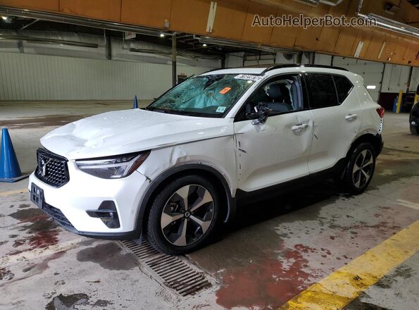 YV4L12UC6T2735551 2026 VOLVO XC40 White 