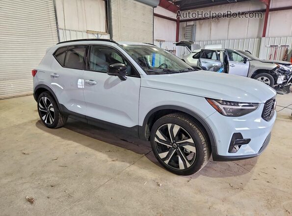 YV4L12UC6T2788024 2026 VOLVO XC40 Синий Передняя правая четверть