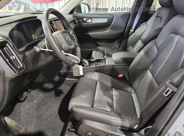 YV4L12UC6T2788024 2026 VOLVO XC40 Синий Вид салона спереди